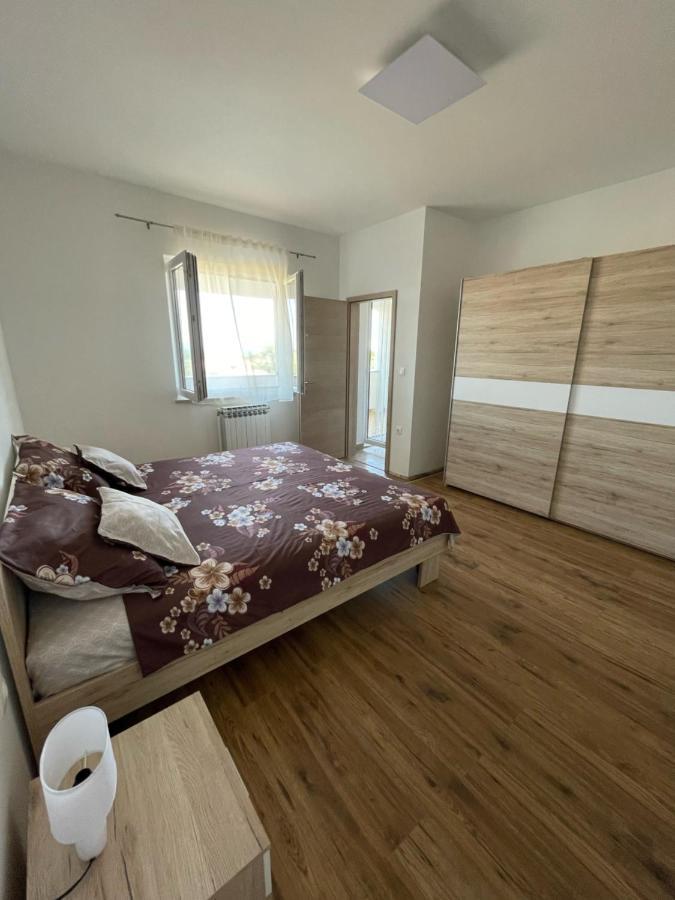 Apartman Varea Ližnjan Exteriér fotografie