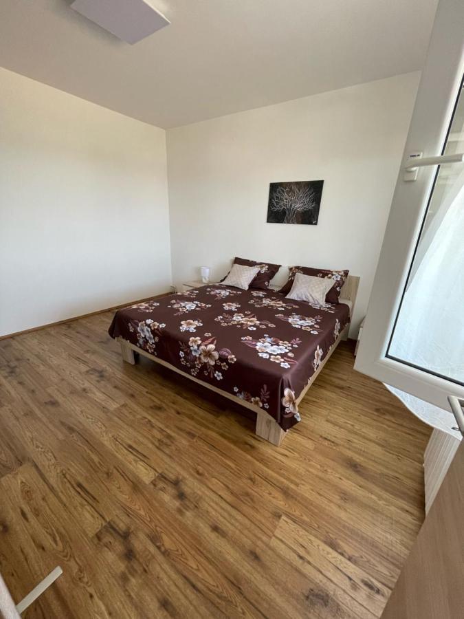 Apartman Varea Ližnjan Exteriér fotografie